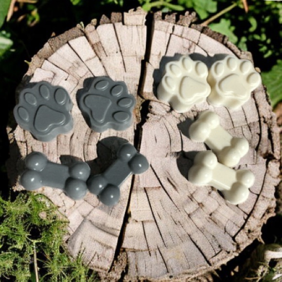 Hand Crafted Soap - Paws & Bones🐾 Charcoal Eucalyptus - Picture 3 of 4